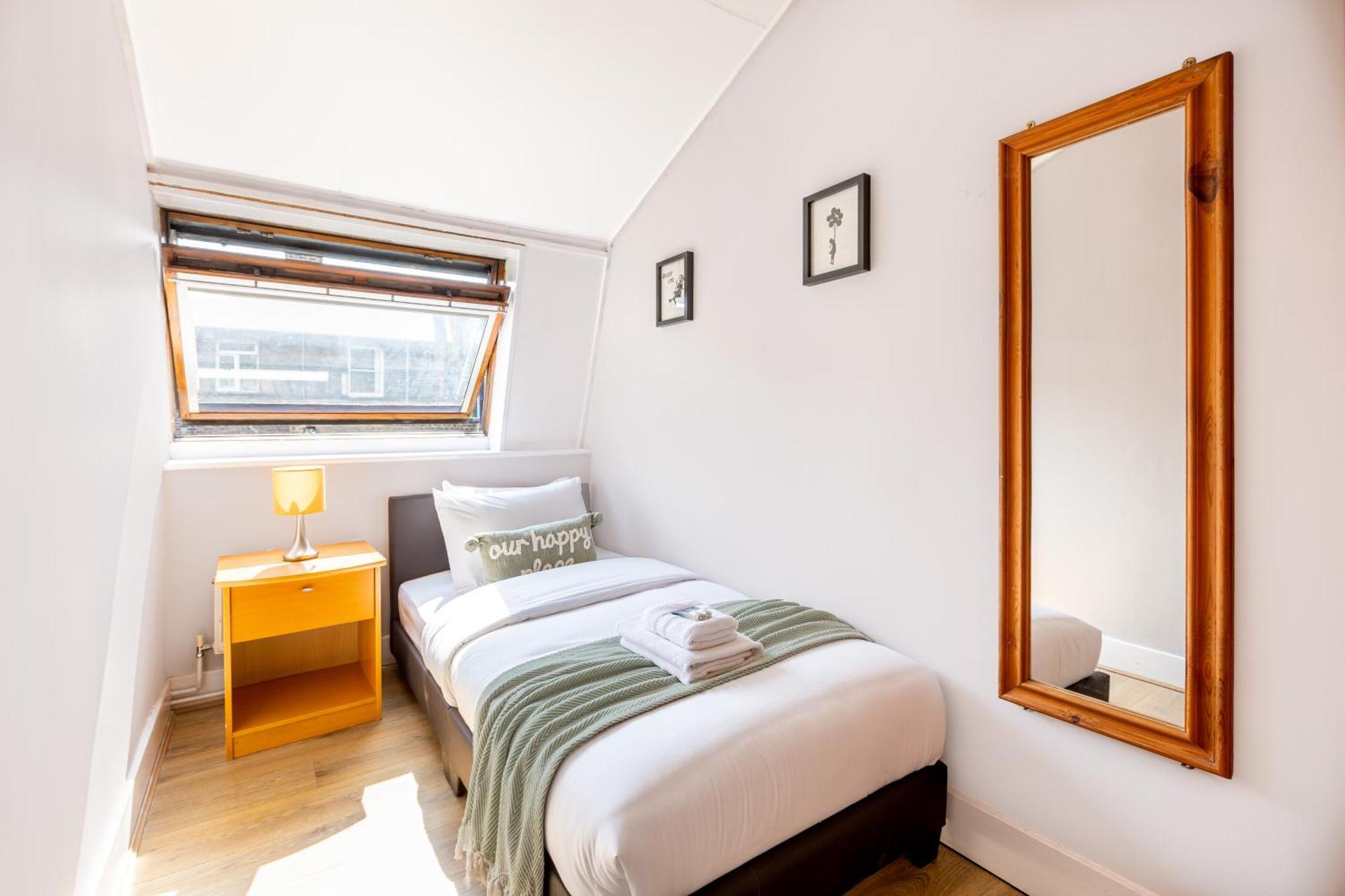 Magnificent 3Br Apt With Balcony ロンドン エクステリア 写真
